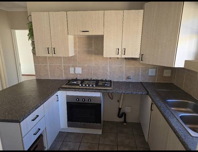 2 BEDROOM TOWNHOUSE FOR SALE IN SINOVILLE